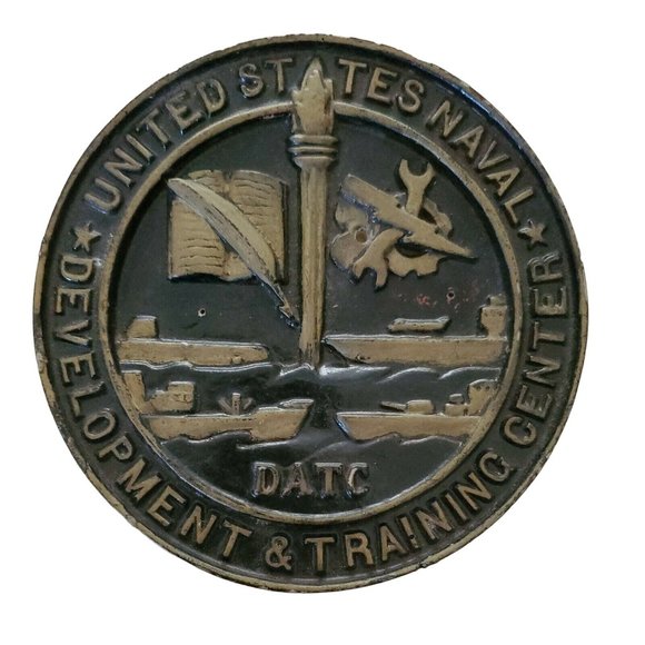 7” Ceramic Medallion Plaque Development & Training Center US Navy DATC - Picture 1 of 4